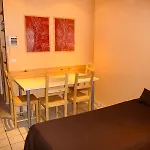 Comte De מלון דירות 2*
