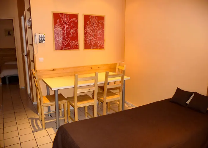 Comte De Apartmanhotel 2*